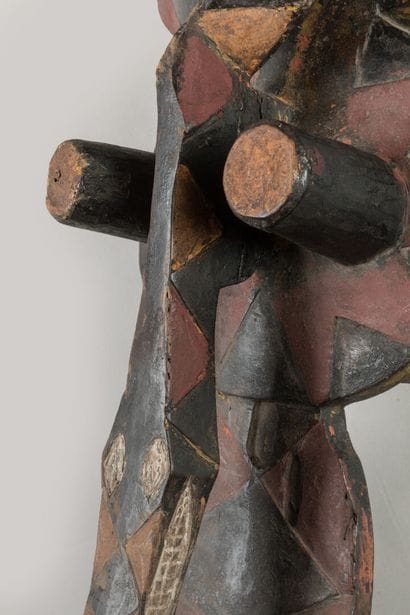 IJO, Nigéria.
Bois, polychromie
Masque cimier...