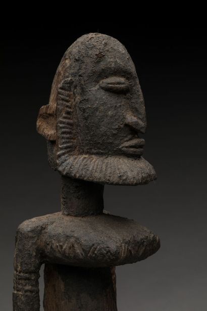 DOGON, style de Bombou Toro, Mali.
Bois incrusté...