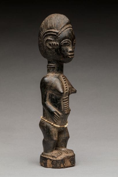 BAOULE, Côte d'Ivoire.
Bois dur, patine brun-noir,...