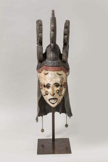 IBO, Sud du Nigéria.
Bois, pigments, textile.
Masque...