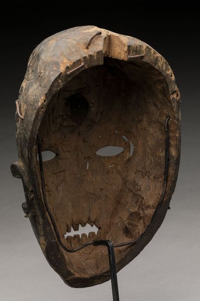 BAMILEKE, Cameroun.
Bois dur, polychromie.
Ancien...