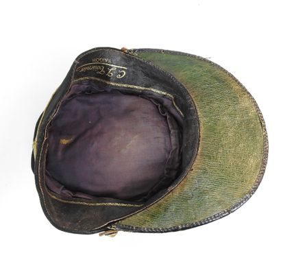COIFFURES. Képi demi-foulard de lieutenant...