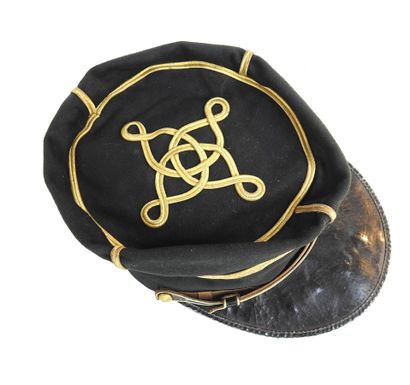 COIFFURES. Képi demi-foulard de lieutenant...