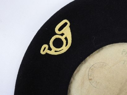 COIFFURES. Béret de chasseur alpin en laine...