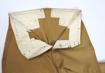 UNIFORMES. Tenue constituée d'une vareuse...