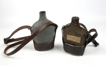 EQUIPEMENTS. Lot de 2 bidons individuels...