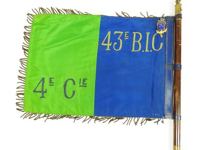 FANIONS. Fanion en rayonne biface bleu et...