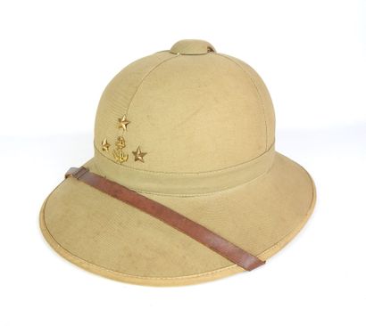 COIFFURES. Casque modèle 1931 de l'intendant...