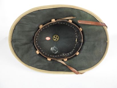 COIFFURES. Casque modèle 1931 en liège recouvert...