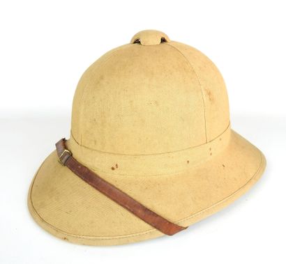 COIFFURES. Casque modèle 1931 en liège recouvert...