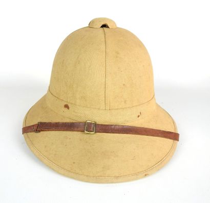 COIFFURES. Casque modèle 1931 en liège recouvert...