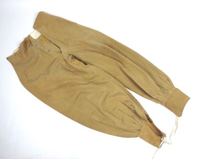 UNIFORMES. Sarouel en toile de coton kaki,...