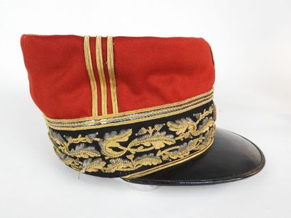 COIFFURES. Képi de forme foulard de général...