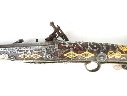 AFRIQUE du NORD. Fusil à monture en noyer...