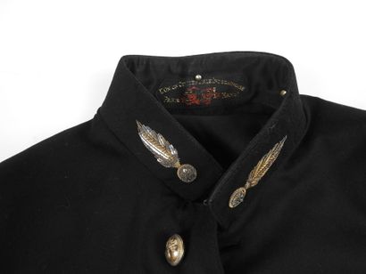 UNIFORMES. Ensemble de pièces d'uniformes...