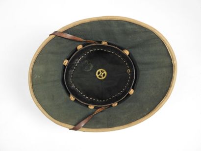 COIFFURES. Casque modèle 1931 en liège recouvert...