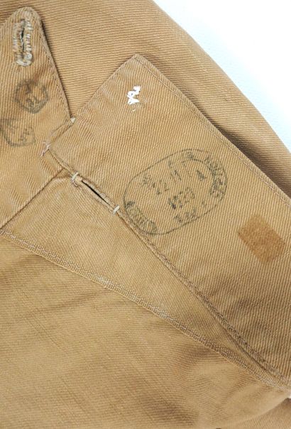 UNIFORMES. Paletot en coton kaki clair de...