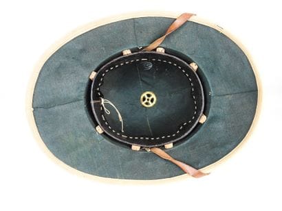 COIFFURES. Casque modèle 1931 en liège recouvert...