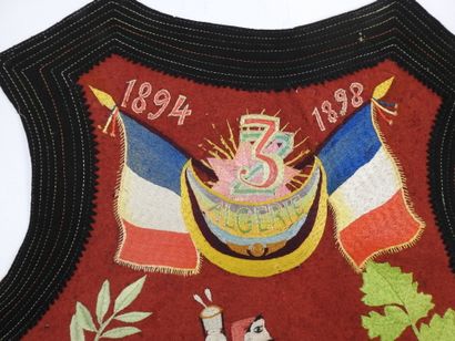 SOUVENIRS. Dos de gilet de zouaves en drap...