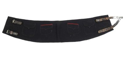 SOUVENIRS. Ceinture fantaisie en drap bleu...