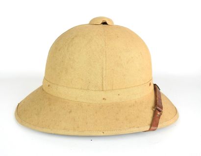 COIFFURES. Casque modèle 1931 en liège recouvert...