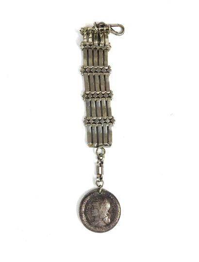 CURIOSITE. Chaine de montre en métal nickelé...