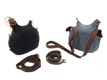 EQUIPEMENTS. Lot de 2 bidons individuels...