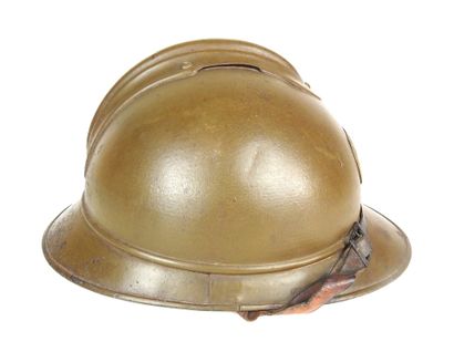 COIFFURES. Casque Adrian modèle 1915 en acier...