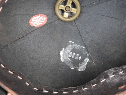 COIFFURES. Casque modèle 1931 en liège recouvert...