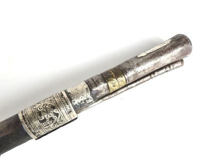 AFRIQUE du NORD. Fusil à monture en noyer...