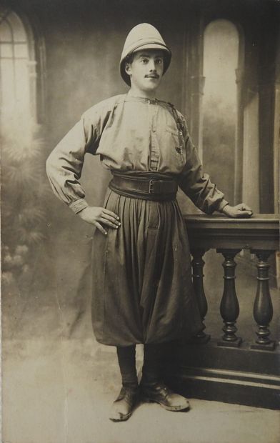 UNIFORMES. Tenue d'un Zouave ou d'un tirailleur...