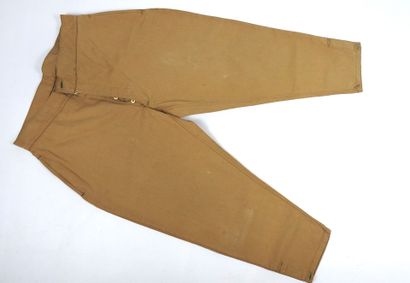 UNIFORMES. Pantalon-culotte pour le personnel...