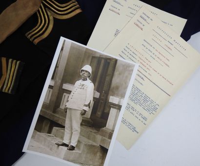 UNIFORMES. Ensemble de pièces d'uniformes...