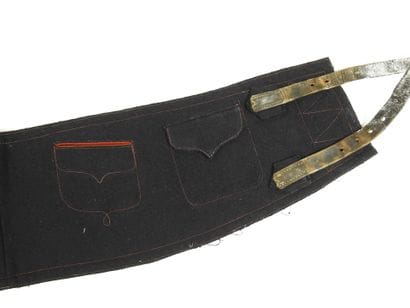 SOUVENIRS. Ceinture fantaisie en drap bleu...