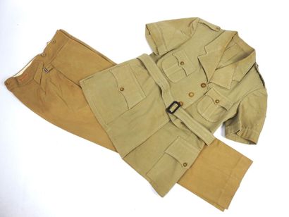 UNIFORMES. Tenue composée d'une saharienne...
