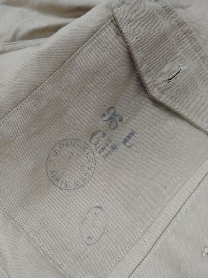 UNIFORMES. Tenue constituée d'une vareuse...