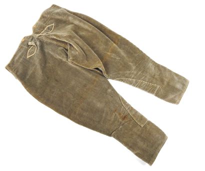 UNIFORMES. Pantalon culotte de circonstance...