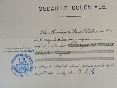 DOCUMENTS. Ensemble de citations et de diplômes...