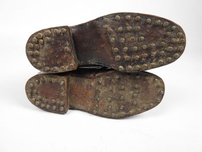 EQUIPEMENTS. Paire de brodequins modèle 1917...