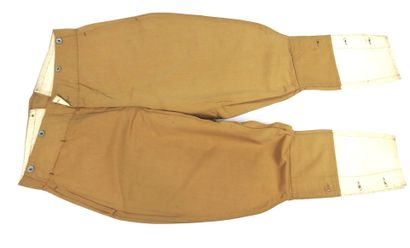 UNIFORMES. Tenue constituée d'une vareuse...