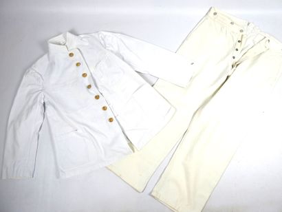 UNIFORMES. Tenue de toile blanche composée...