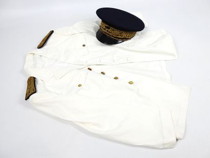 UNIFORMES. Tenue d'administrateur des services...