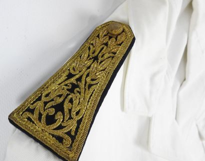 UNIFORMES. Tenue d'administrateur des services...