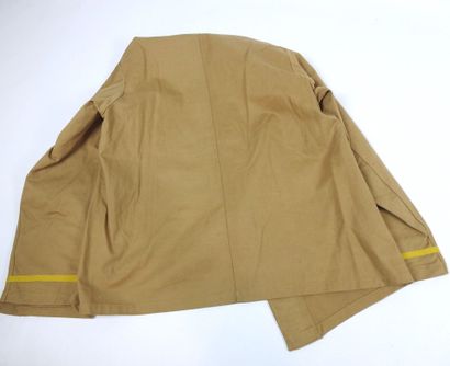 UNIFORMES. Paletot en coton kaki clair de...