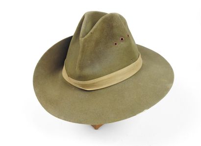 COIFFURES. Chapeau britannique 