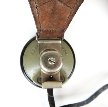COIFFURES. Casque de DCA modèle 1936 à bombe...