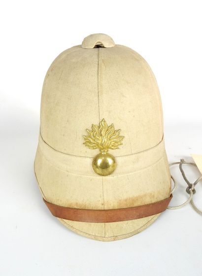 UNIFORMES. Ensemble de pièces d'uniformes...