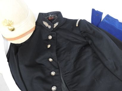 UNIFORMES. Ensemble de pièces d'uniformes...