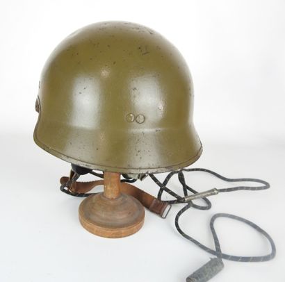 COIFFURES. Casque de DCA modèle 1936 à bombe...