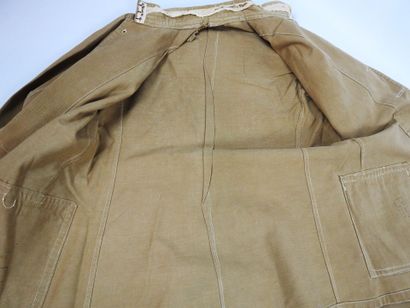 UNIFORMES. Tenue composée d'un paletot modèle...